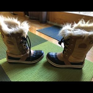 Women’s Sorel (faux) fur lined winter boots